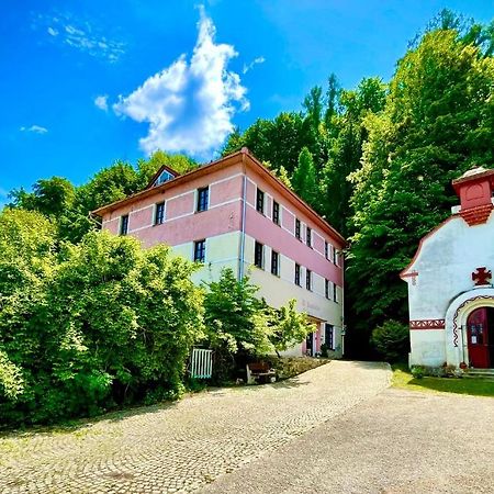Haraburdi Recyclart Hotel Kostelec nad Orlici ภายนอก รูปภาพ