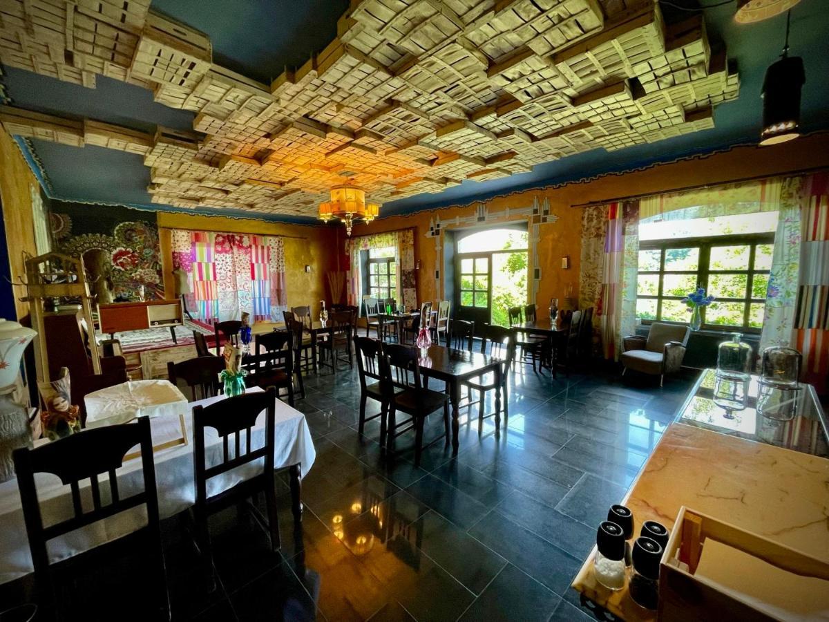 Haraburdi Recyclart Hotel Kostelec nad Orlici ภายนอก รูปภาพ