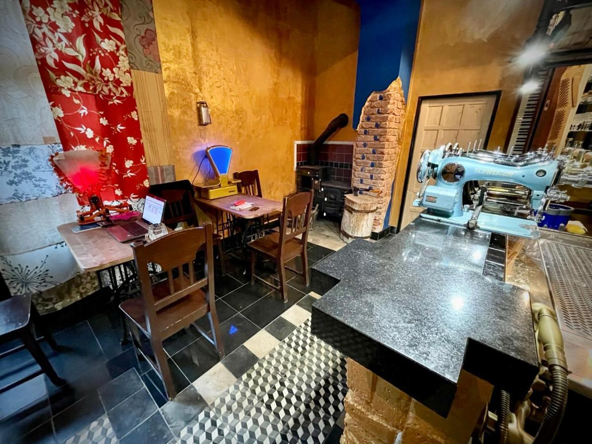 Haraburdi Recyclart Hotel Kostelec nad Orlici ภายนอก รูปภาพ