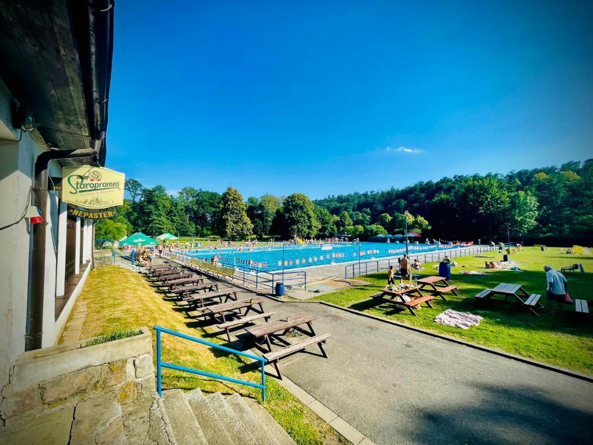 Haraburdi Recyclart Hotel Kostelec nad Orlici ภายนอก รูปภาพ