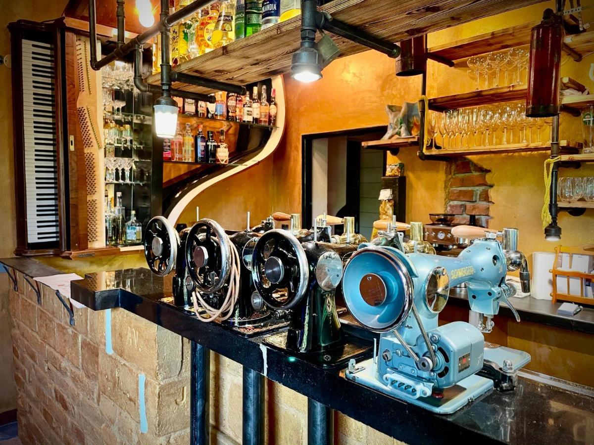 Haraburdi Recyclart Hotel Kostelec nad Orlici ภายนอก รูปภาพ