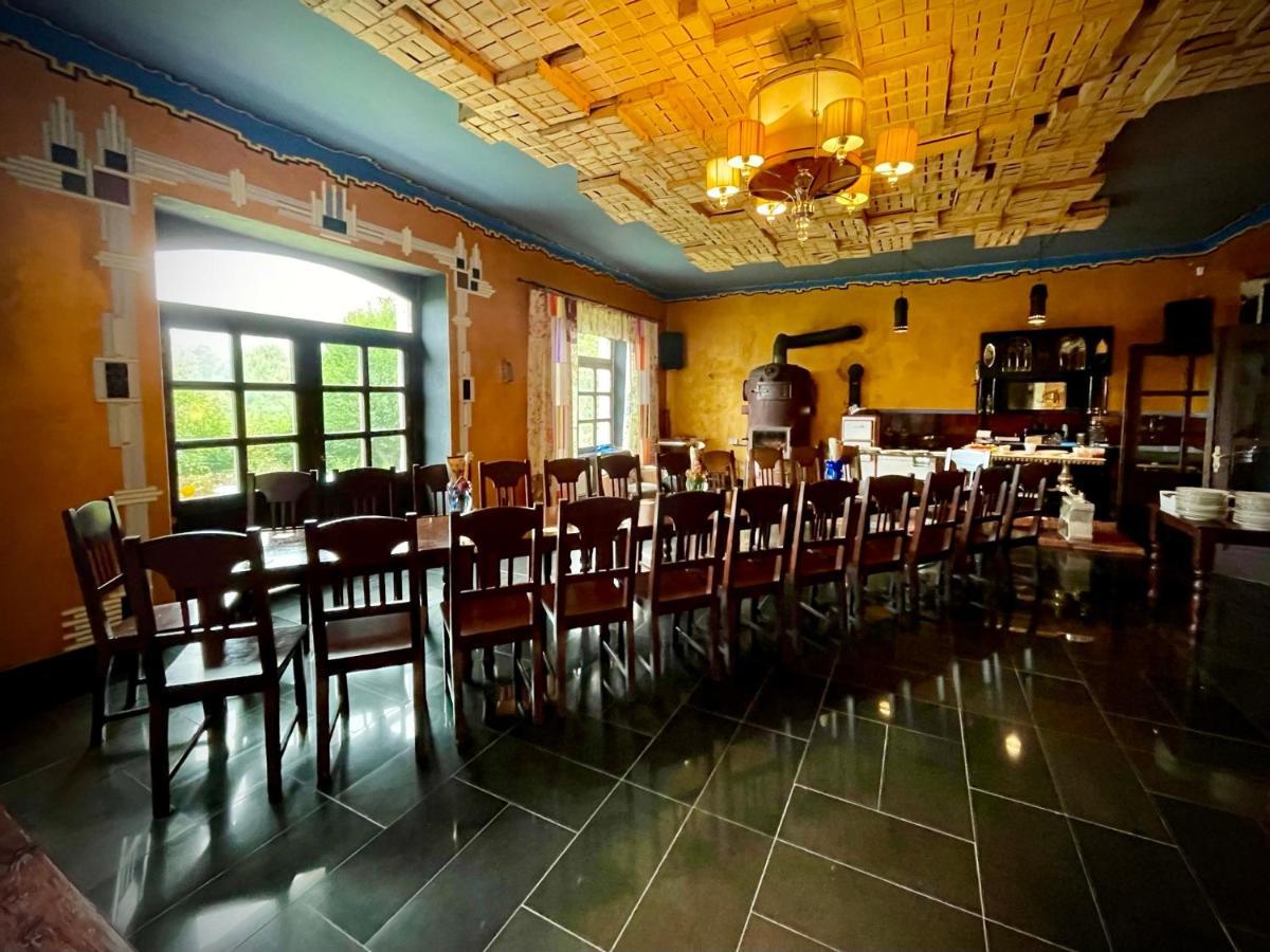 Haraburdi Recyclart Hotel Kostelec nad Orlici ภายนอก รูปภาพ